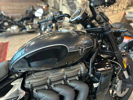 2024 Triumph Rocket III, чёрный, 3600000 рублей, вид 3