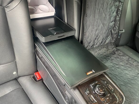 2011 BMW 7 серии Long 750Li xDrive V (F01/F02/F04), чёрный, 1400000 рублей - вид 19
