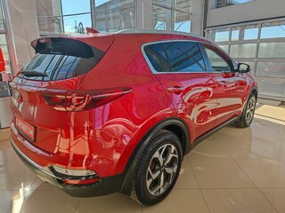 2020 Kia Sportage IV Рестайлинг, красный, 2099000 рублей, вид 4