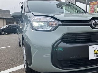 2022 Toyota Sienta III, зелёный, 1435400 рублей, вид 2