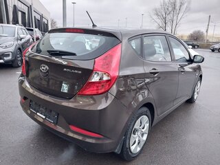 2015 Hyundai Solaris I Рестайлинг, коричневый, 850000 рублей, вид 3