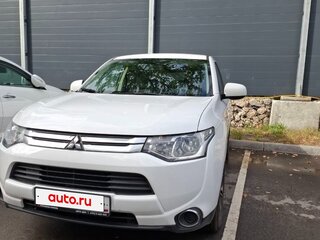2014 Mitsubishi Outlander III, белый, 1400000 рублей, вид 3