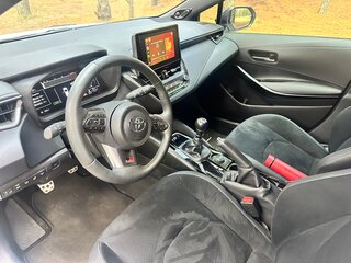 2024 Toyota Corolla GR XII (E210) Рестайлинг, белый, 3200000 рублей, вид 5