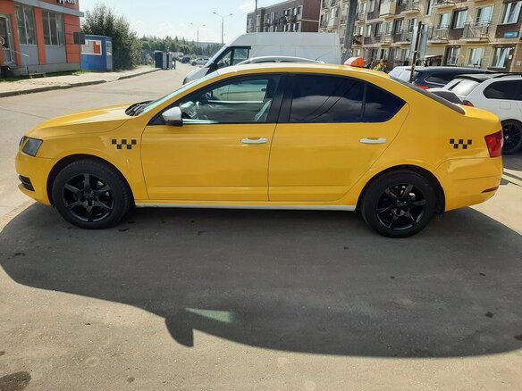 2018 Skoda Octavia III (A7) Рестайлинг, жёлтый, 760000 рублей - вид 1