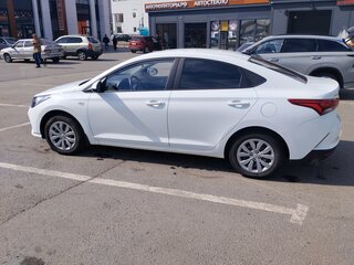 2021 Hyundai Solaris II Рестайлинг, белый, 1450000 рублей, вид 4