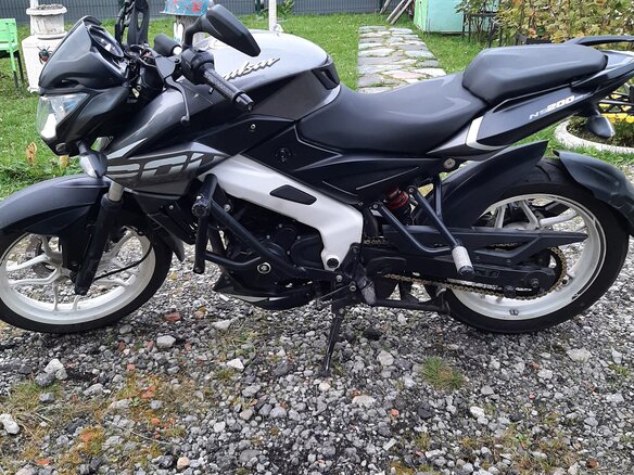 2021 Bajaj Pulsar NS 200, чёрный, 160000 рублей - вид 2