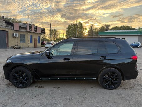 2021 BMW X7 40d I (G07), чёрный, 7350000 рублей, вид 2