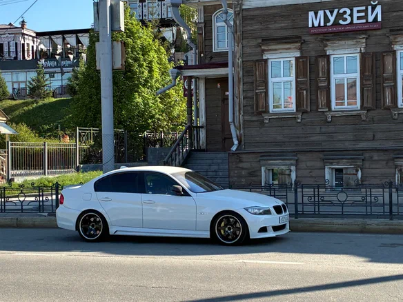 2010 BMW 3 серии 330i V (E90/E91/E92/E93) Рестайлинг, белый, 3000000 рублей