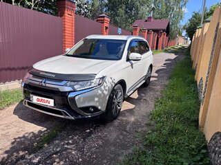 2019 Mitsubishi Outlander III Рестайлинг 3, белый, 1970000 рублей, вид 1