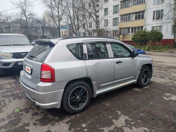 2008 Jeep Compass I, серебристый, 730000 рублей - вид 3