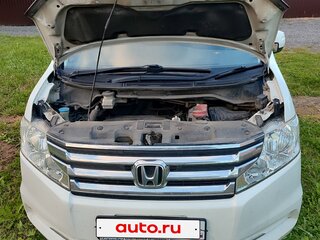 2013 Honda Stepwgn IV Рестайлинг, белый, 1370000 рублей, вид 4