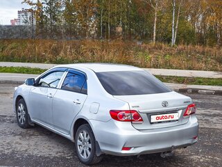 2011 Toyota Corolla X (E140, E150) Рестайлинг, серебристый, 850000 рублей, вид 3