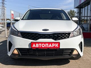2020 Kia Rio IV Рестайлинг, белый, 1359000 рублей, вид 2