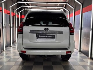 2018 Toyota Land Cruiser Prado 150 Series Рестайлинг 2, белый, 3850000 рублей, вид 3