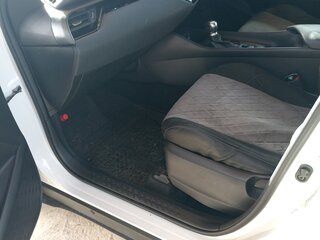 2019 Toyota C-HR I Рестайлинг, белый, 1950000 рублей, вид 4