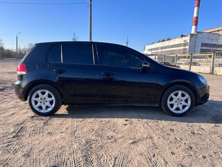 2011 Volkswagen Golf VI, чёрный, 690000 рублей, вид 2