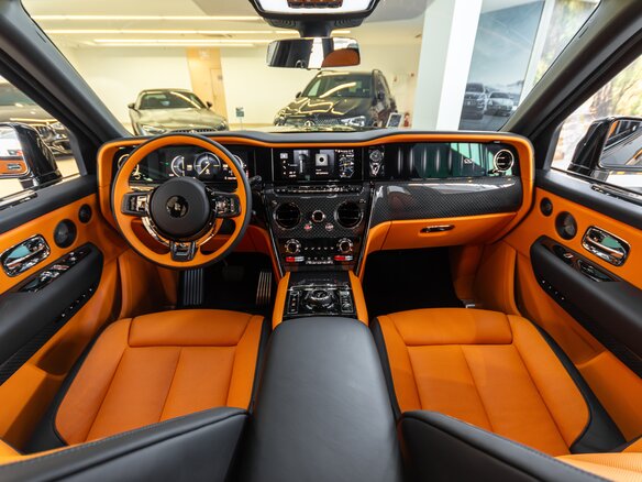 2025 Rolls-Royce Cullinan Black Badge I Рестайлинг (Series II), чёрный, 67490000 рублей - вид 7