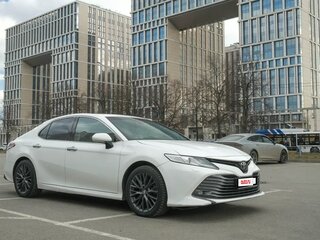 2018 Toyota Camry VIII (XV70), белый, 2442000 рублей, вид 3