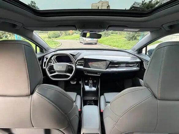 2024 Audi Q4 e-tron 40 I, серый - вид 4