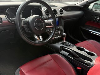 2019 Ford Mustang VI Рестайлинг, белый, 3000000 рублей, вид 2