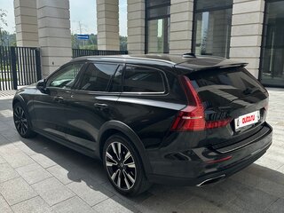 2020 Volvo V60 Cross Country II, чёрный, 2550000 рублей, вид 3