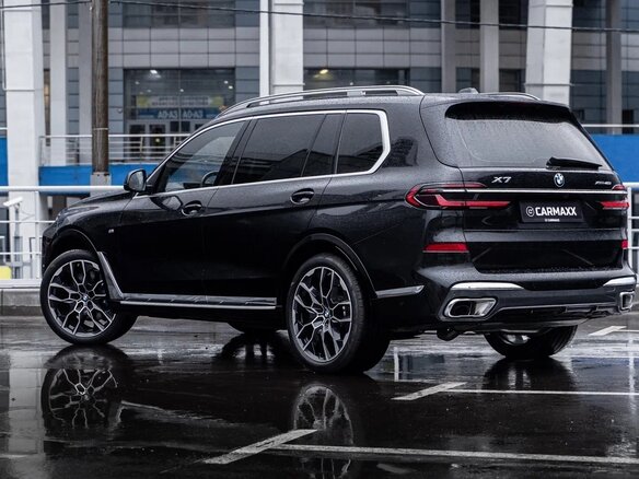 2024 BMW X7 40i I (G07) Рестайлинг, чёрный, 13890000 рублей - вид 4