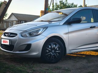2012 Hyundai Solaris I, серебристый, 575000 рублей, вид 2