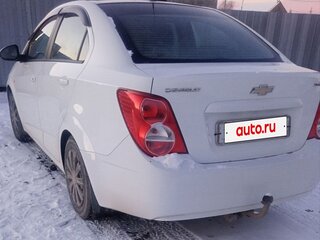 2013 Chevrolet Aveo II, белый, 700000 рублей, вид 4