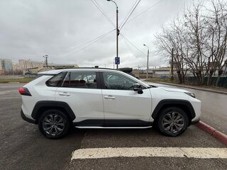 2023 Toyota RAV4 V (XA50), белый, 3995000 рублей, вид 4