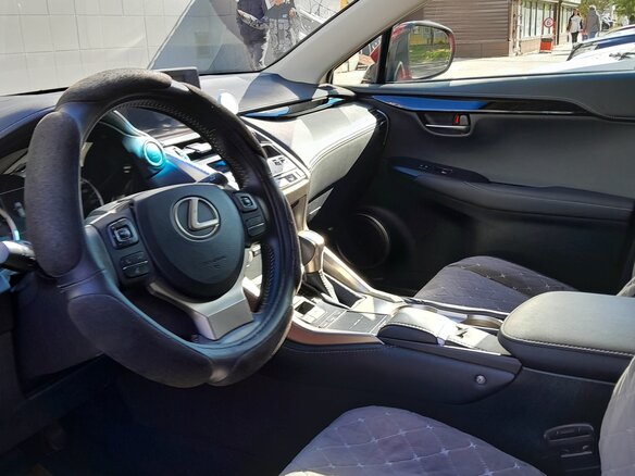 2020 Lexus NX 200 I Рестайлинг, красный, 3500000 рублей - вид 5