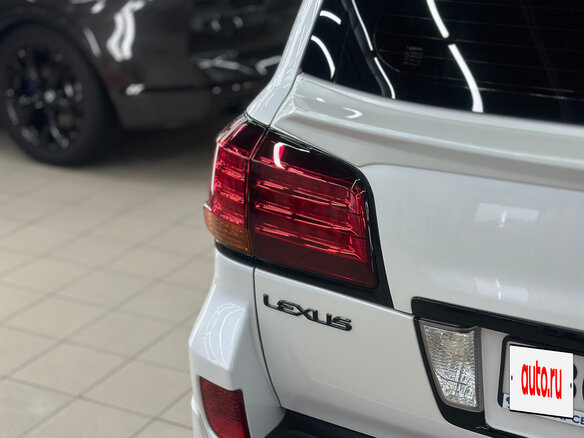 2010 Lexus LX 570 III, белый, 3400000 рублей - вид 25