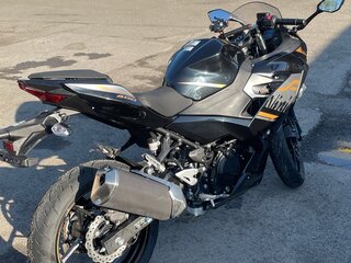 2019 Kawasaki Ninja 400, чёрный, 690000 рублей, вид 2