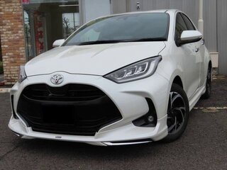 2023 Toyota Yaris IV, белый, 1310000 рублей, вид 1