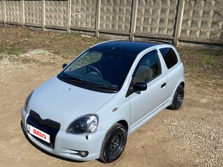 2001 Toyota Vitz I (P10), серый, 700000 рублей, вид 1