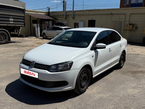 2014 Volkswagen Polo V, белый, 690000 рублей