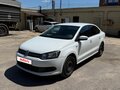 2014 Volkswagen Polo V, белый, 690000 рублей
