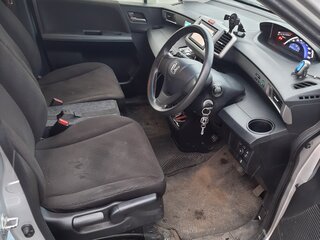 2015 Honda Freed I Рестайлинг 2, серебристый, 1290000 рублей, вид 4