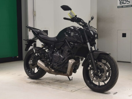 2023 Yamaha MT-07 (FZ-07), чёрный, 680000 рублей, вид 2