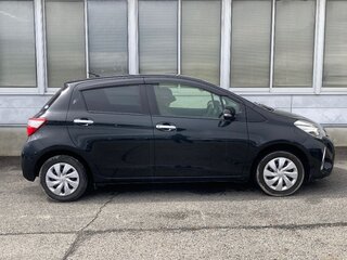 2019 Toyota Vitz III (XP130) Рестайлинг 2, чёрный, 1050000 рублей, вид 3