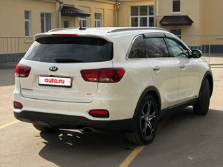 2020 Kia Sorento III Prime Рестайлинг, белый, 2200000 рублей, вид 4