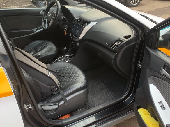 2014 Hyundai Solaris I, чёрный, 400000 рублей - вид 5
