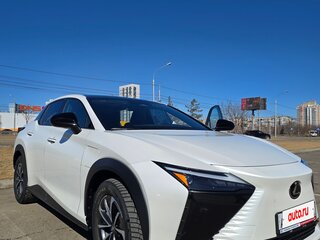 2023 Lexus RZ 450e, белый, 6500000 рублей, вид 3