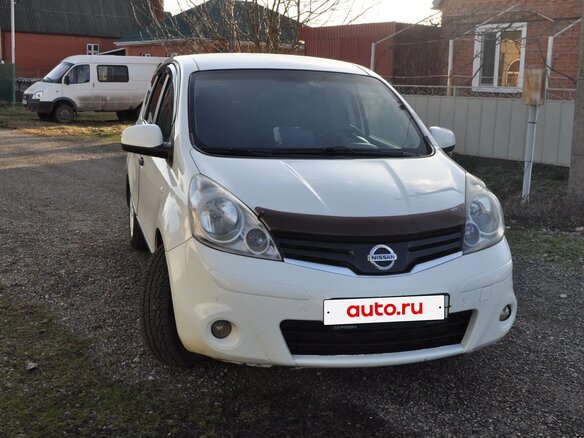 2013 Nissan Note I Рестайлинг, белый, 950000 рублей - вид 2
