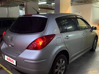 2010 Nissan Tiida I Рестайлинг, серебристый, 700000 рублей, вид 3