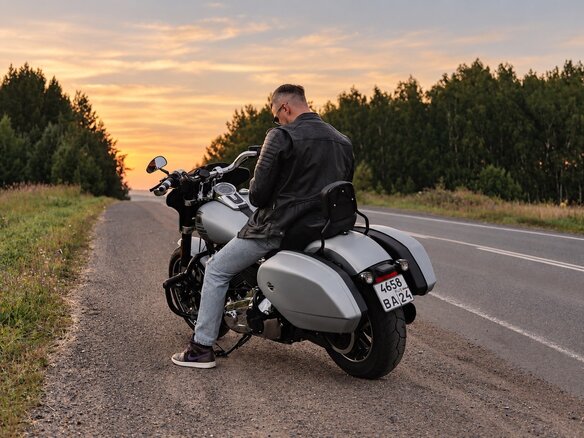 2023 Harley-Davidson Sport Glide, серебристый, 1700000 рублей - вид 5