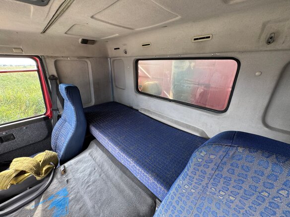 2011 Sinotruk Howo ZZ3327, красный, 1400000 рублей - вид 4