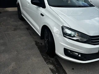 2017 Volkswagen Polo V Рестайлинг, белый, 1150000 рублей, вид 1