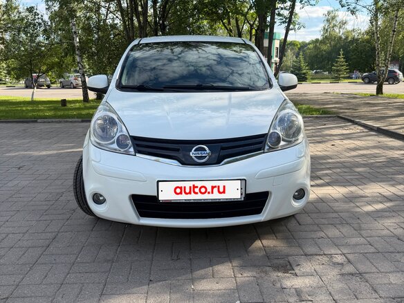 2013 Nissan Note I Рестайлинг, белый, 970000 рублей - вид 1