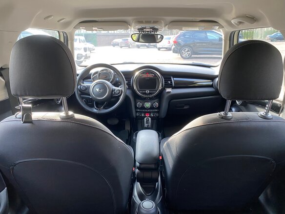2020 Mini Hatch Cooper III (F55/F56) Рестайлинг, белый, 1750000 рублей - вид 8