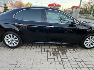 2020 Toyota Camry VIII (XV70), чёрный, 2940000 рублей, вид 2